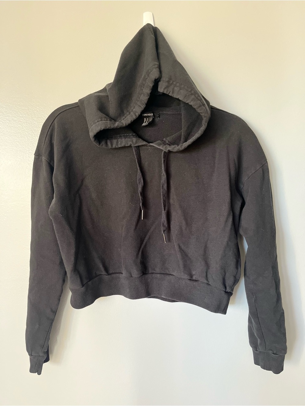 Forever 21 Black Cropped Hoodie Women’s Small Pullover Sweatshirt